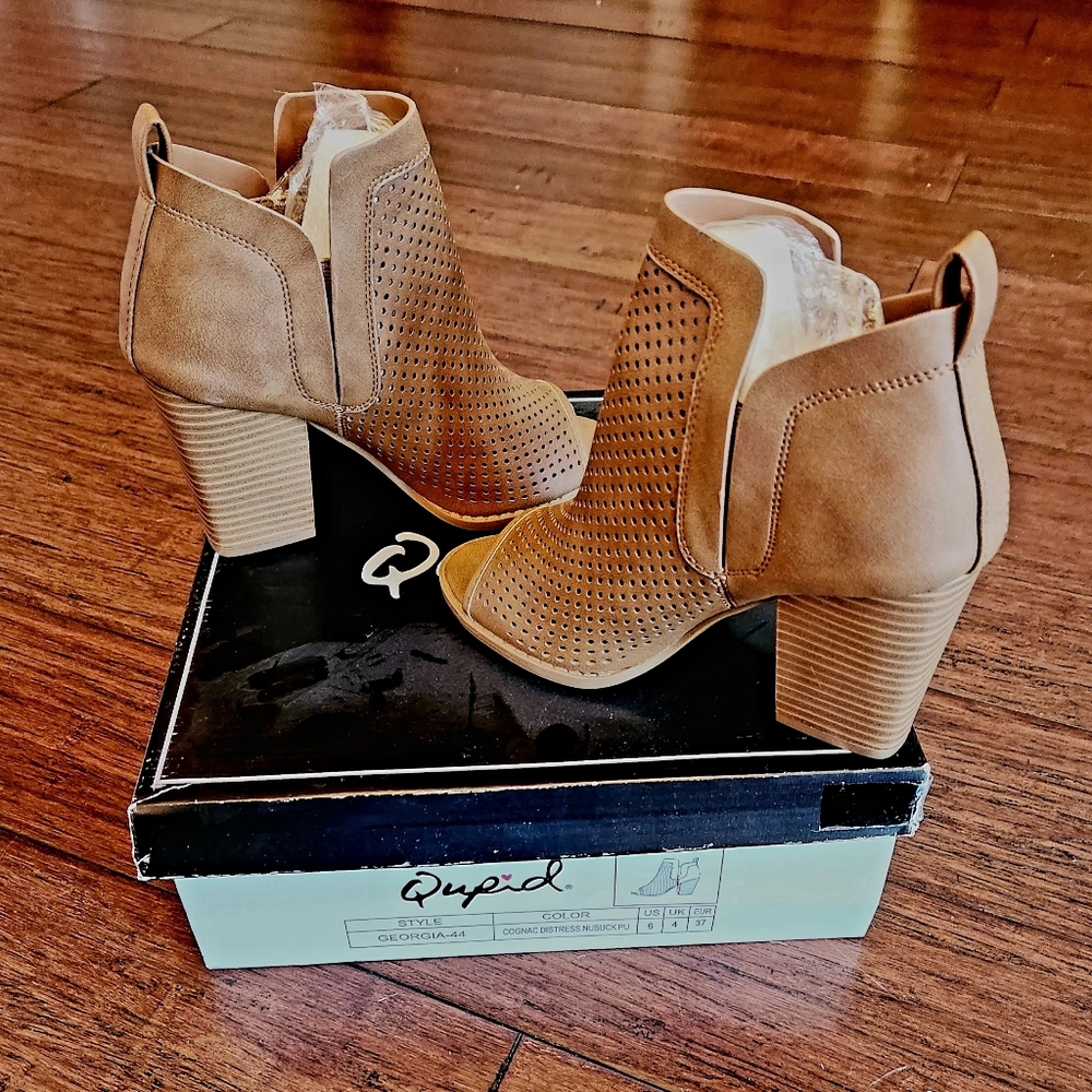 Qupid Camel Perforated Ankle Booties